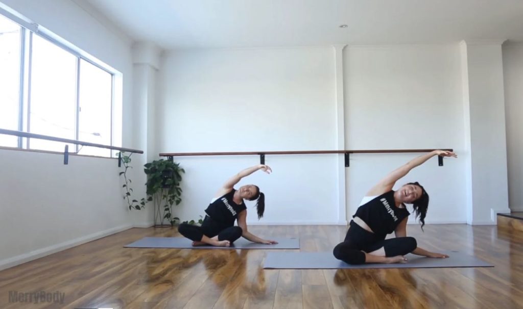 side-body-lengthening-yoga-merrybody-studio